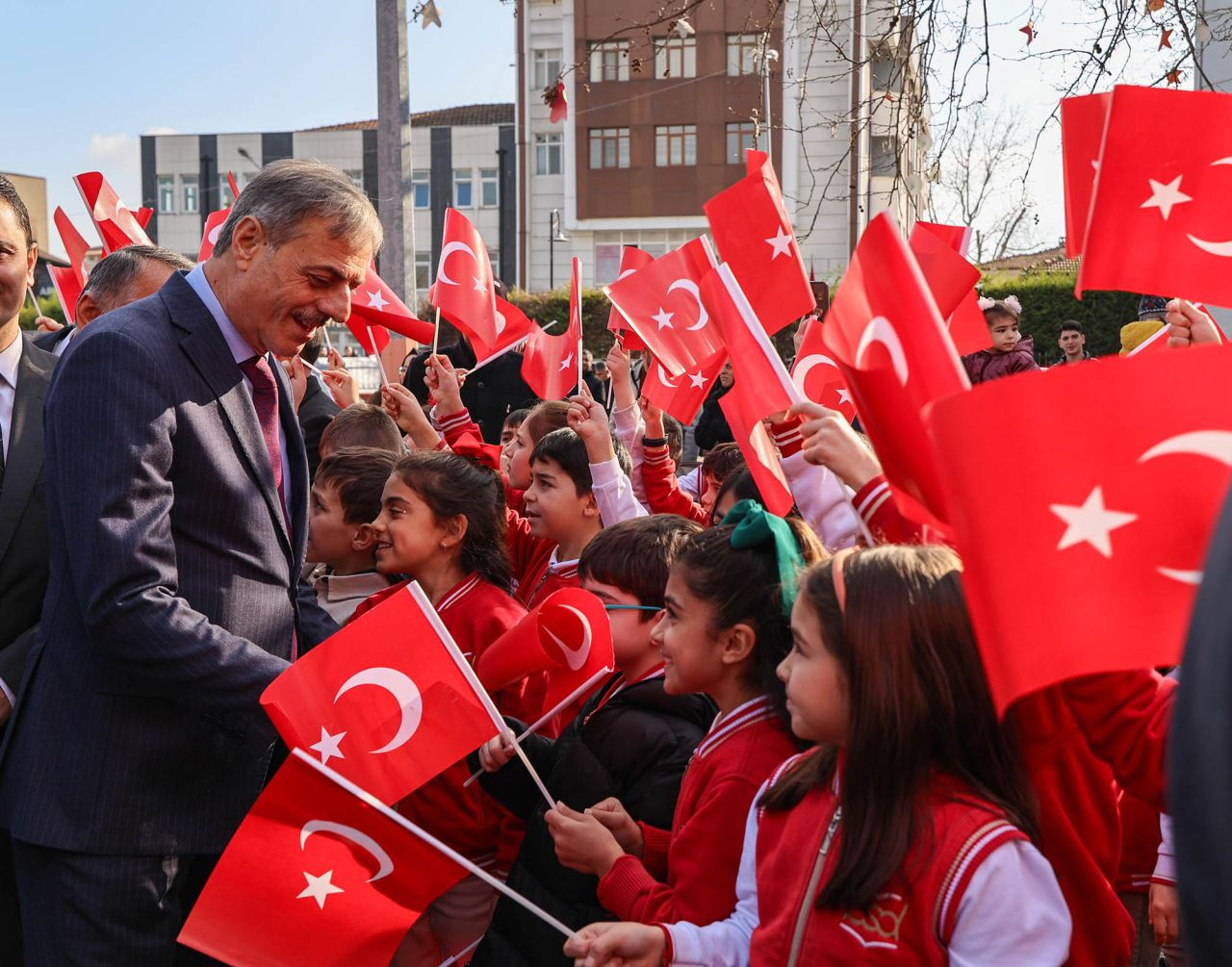 Başkan Alemdar, Karne Heyecanını Öğrencilerle Paylaştı: “Her Alanda En İyiler Olacaksınız” - Sayfa 21