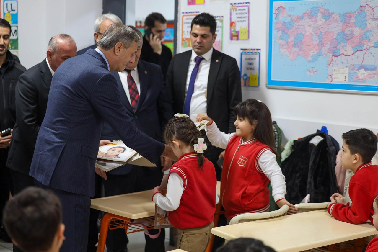 Başkan Alemdar, Karne Heyecanını Öğrencilerle Paylaştı: “Her Alanda En İyiler Olacaksınız” - Sayfa 3