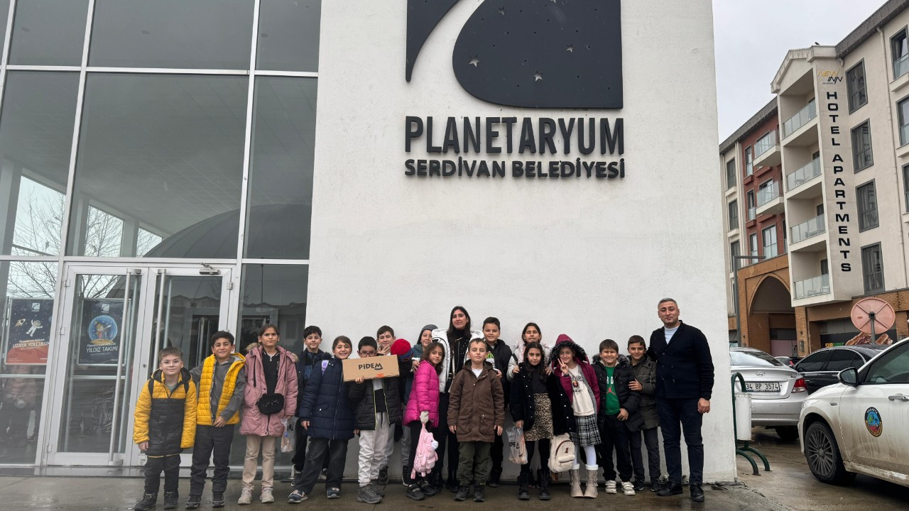 Serdivan Belediyesi'nden Benzersiz Bir Uzay Deneyimi! Planetaryum Öğrencilerle Buluştu!