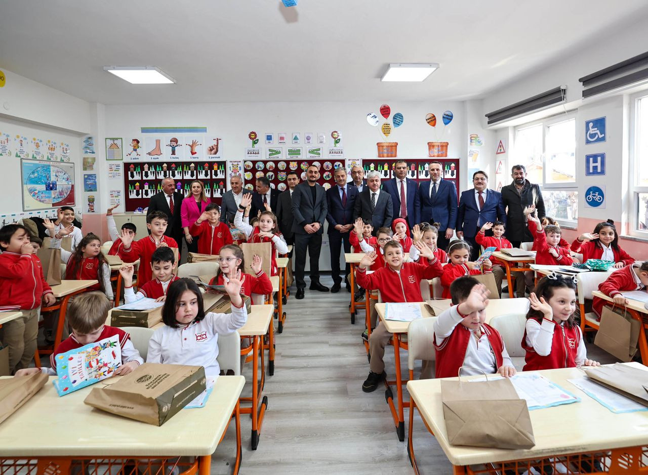 Başkan Alemdar, Karne Heyecanını Öğrencilerle Paylaştı: “Her Alanda En İyiler Olacaksınız” - Sayfa 9