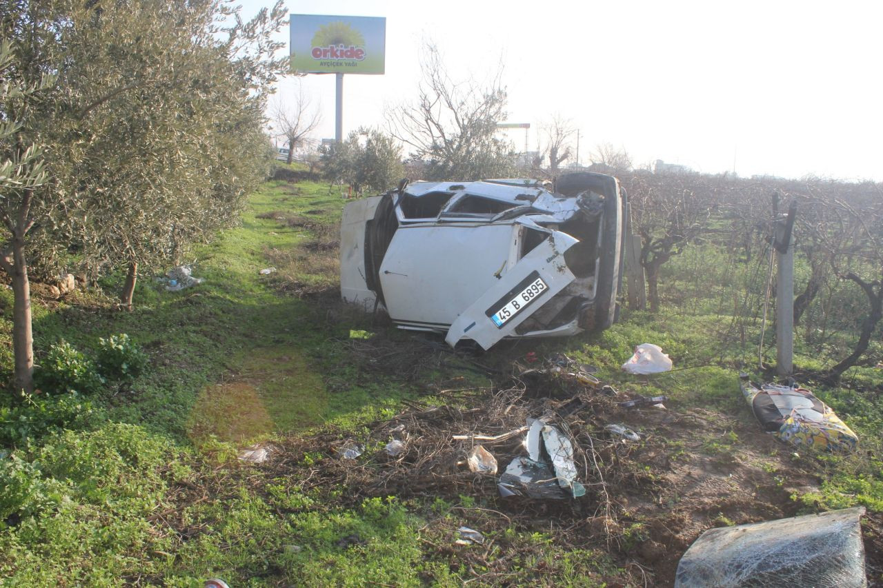 Manisa’da Takla Atan Otomobil Tarlaya Uçtu: 2 Yaralı - Sayfa 4