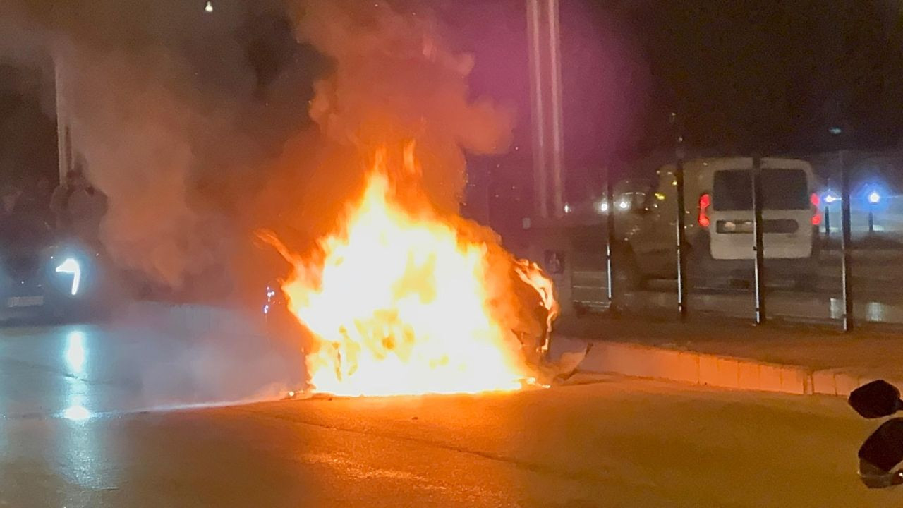 Sanayiden Yeni Çıkan Otomobil Alev Topuna Döndü - Sayfa 1