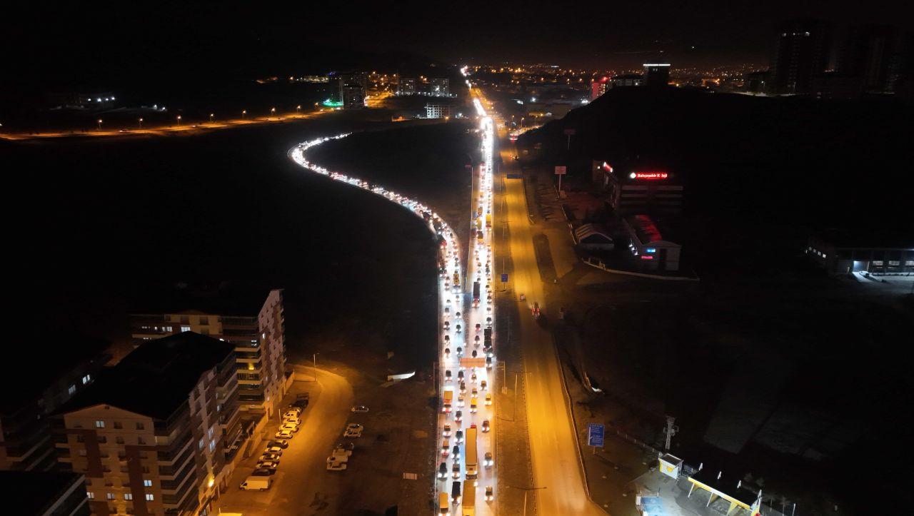 Yarıyıl Tatili Yoğunluğu: "Kilit Kavşak" Kırıkkale’de Trafik Havadan Görüntülendi - Sayfa 9