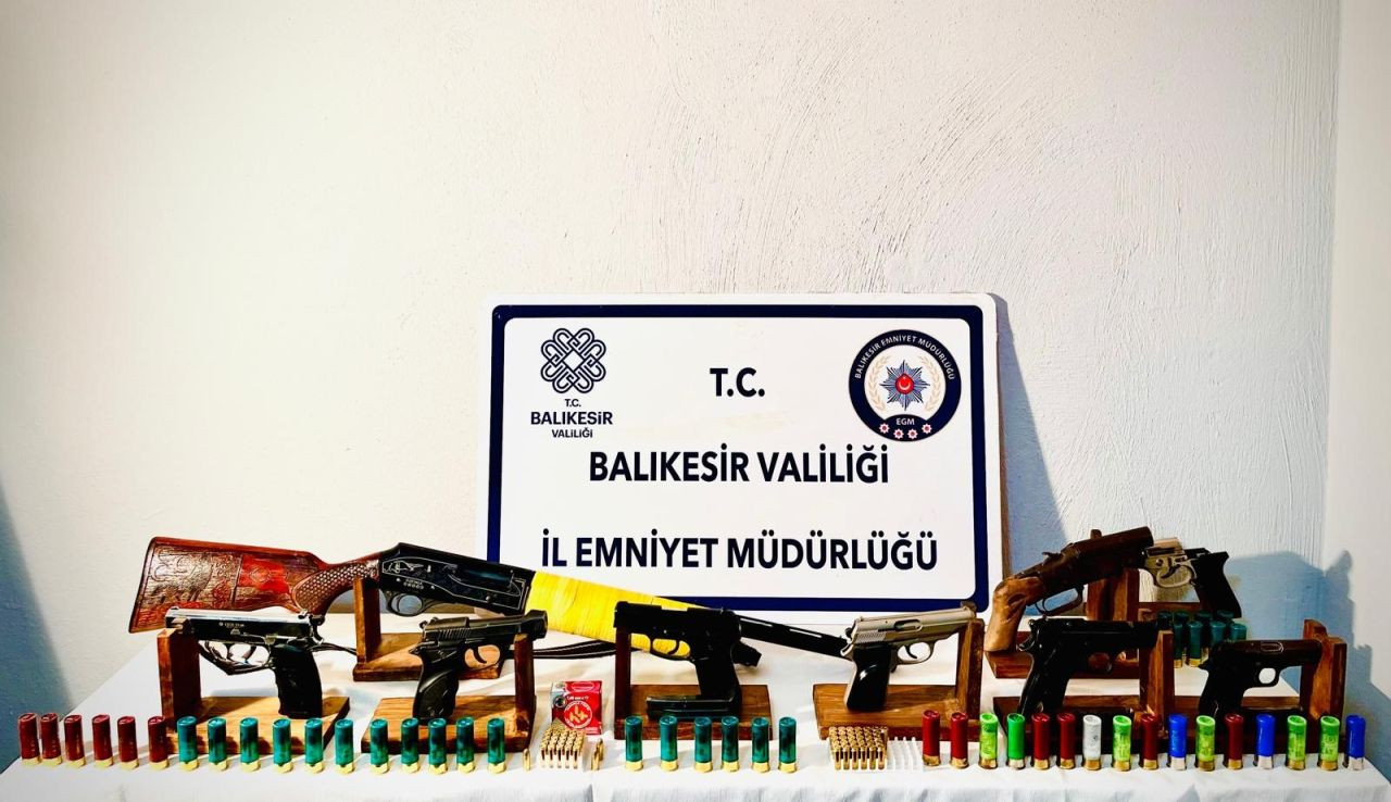 Gönen’de Şafak Operasyonu: Ruhsatsız Silah ve Yasaklı Maddeler Ele Geçirildi - Sayfa 1