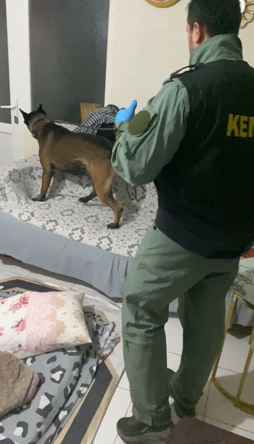 Gönen’de Şafak Operasyonu: Ruhsatsız Silah ve Yasaklı Maddeler Ele Geçirildi - Sayfa 3