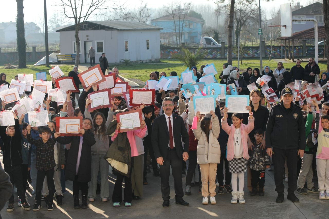 Başkan Şenol Dinç, Öğrencilere Karnelerini Dağıttı: 'Sizleri Çok Seviyoruz!' - Sayfa 10