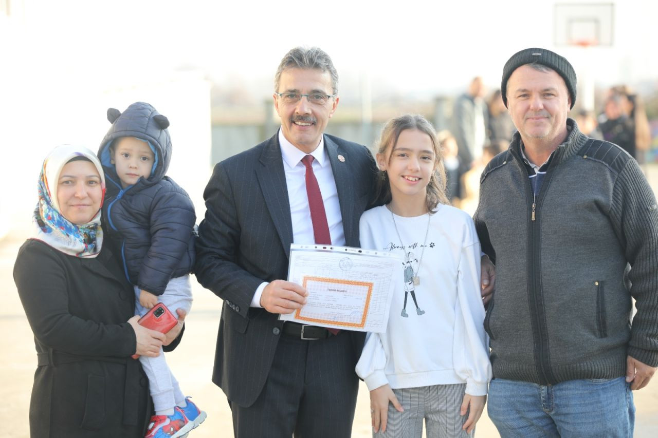 Başkan Şenol Dinç, Öğrencilere Karnelerini Dağıttı: 'Sizleri Çok Seviyoruz!' - Sayfa 8