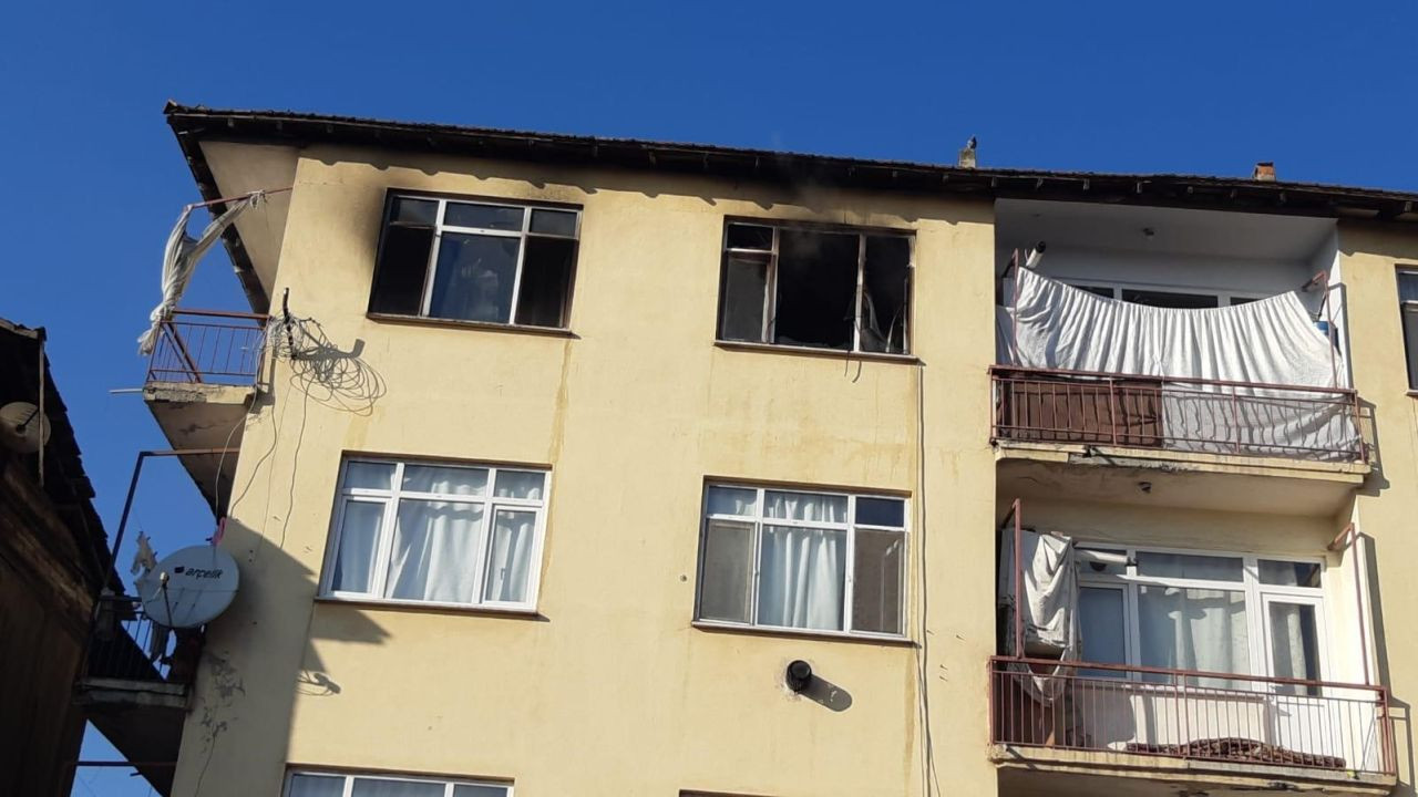 Kocaeli'de Yangın! 4 Katlı Binada Binada Büyük Hasara Yol Açtı! - Sayfa 3