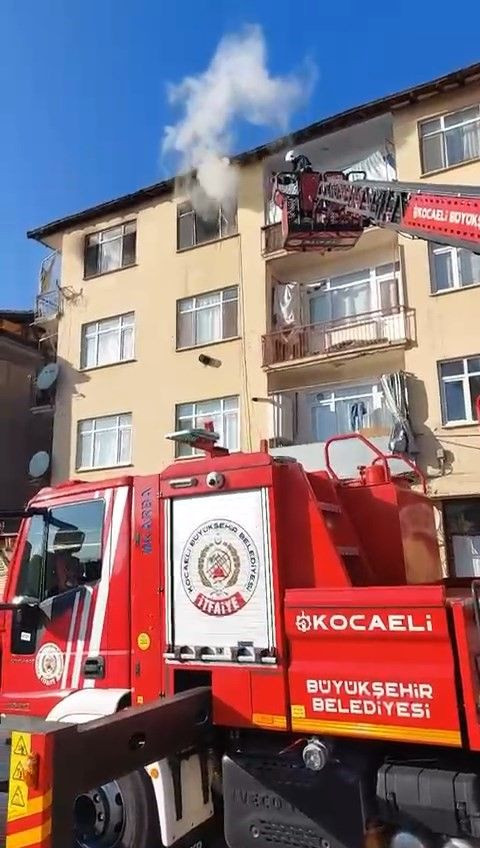Kocaeli'de Yangın! 4 Katlı Binada Binada Büyük Hasara Yol Açtı! - Sayfa 1