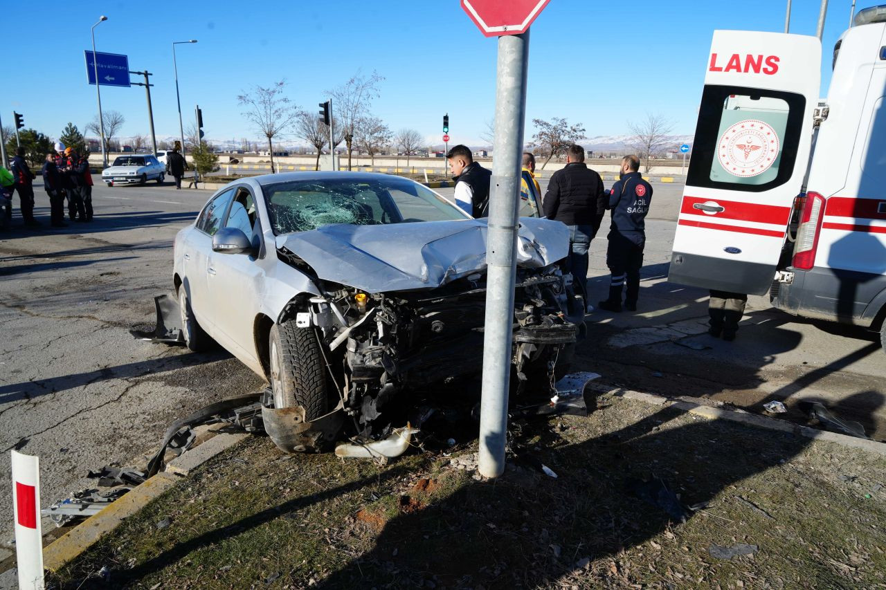 Muş'ta İki Otomobil Çarpıştı: 6 Yaralı - Sayfa 3