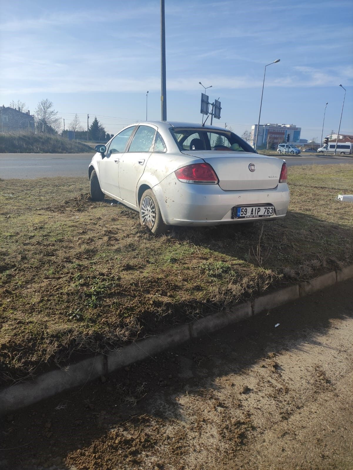 Kırklareli'nde Otomobil Refüje Çıktı: 2 Kişi Yaralandı - Sayfa 2