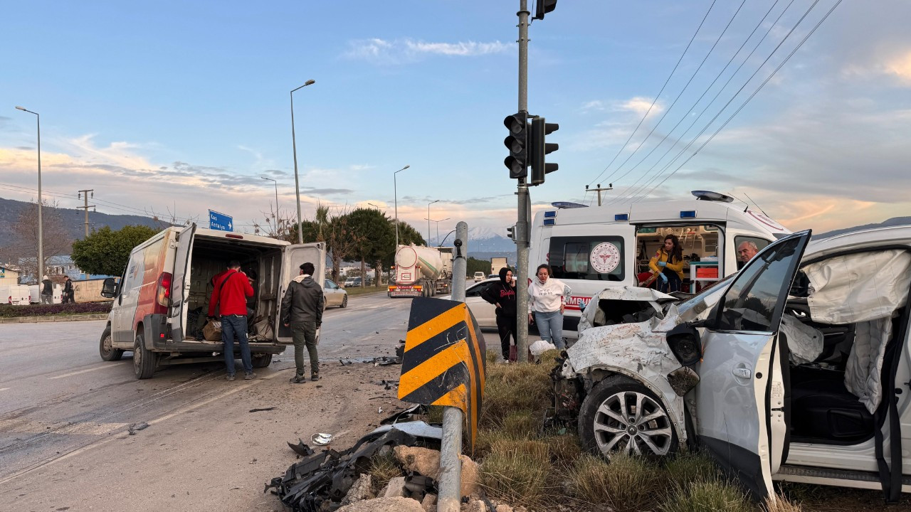 Fethiye'de Trafik Kazası: 2’si Çocuk, 6 Yaralı