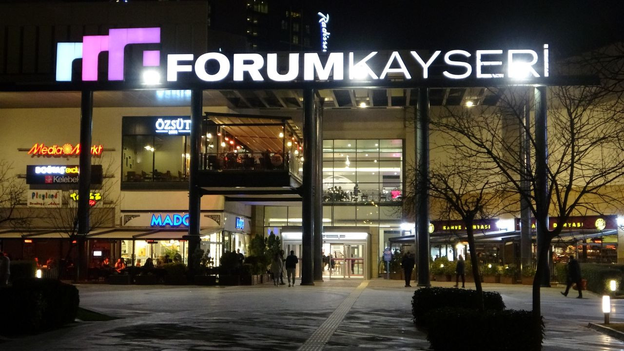 Forum Kayseri'de 2 Polis ve 1 Güvenliği Yaralayan Şahıslar Yakalandı - Sayfa 1