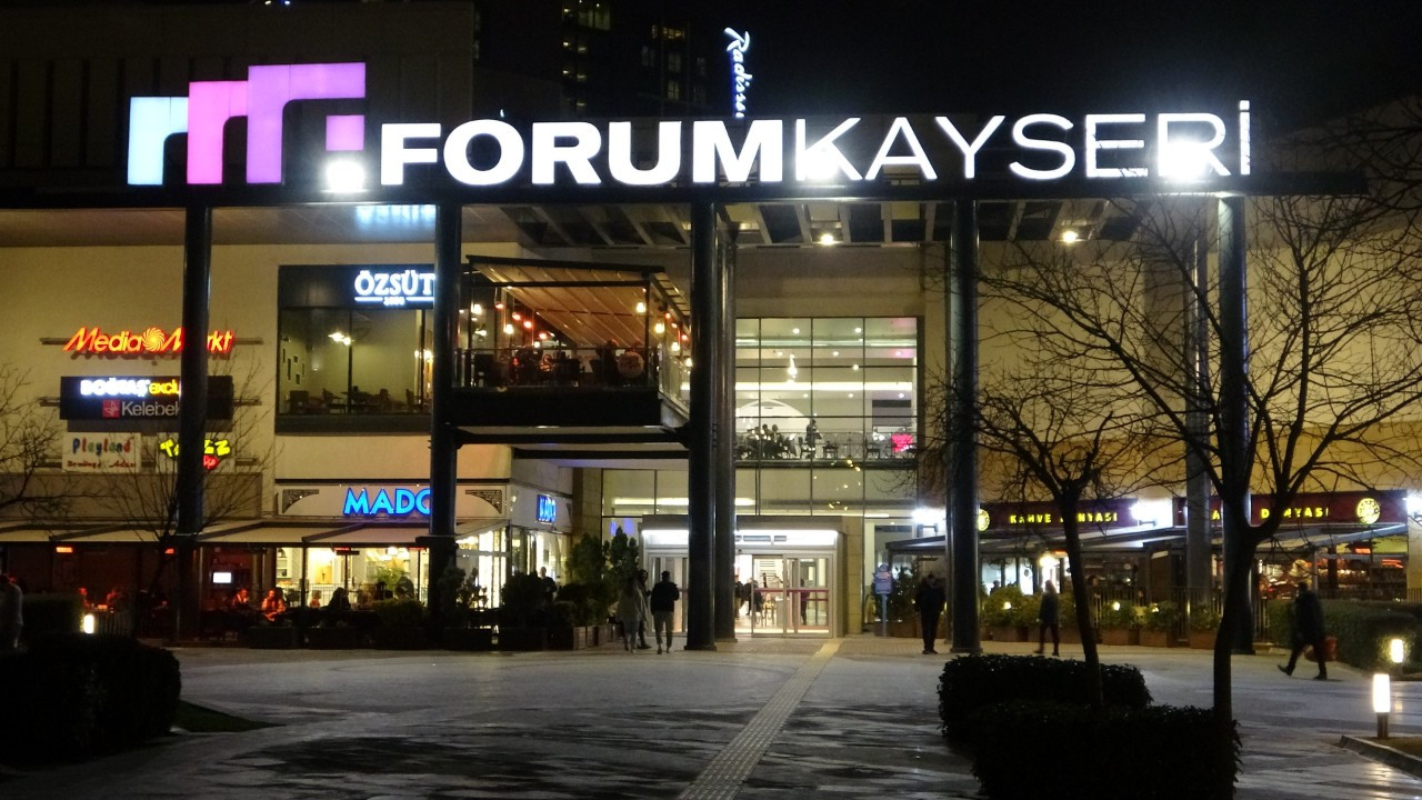 Forum Kayseri'de 2 Polis ve 1 Güvenliği Yaralayan Şahıslar Yakalandı