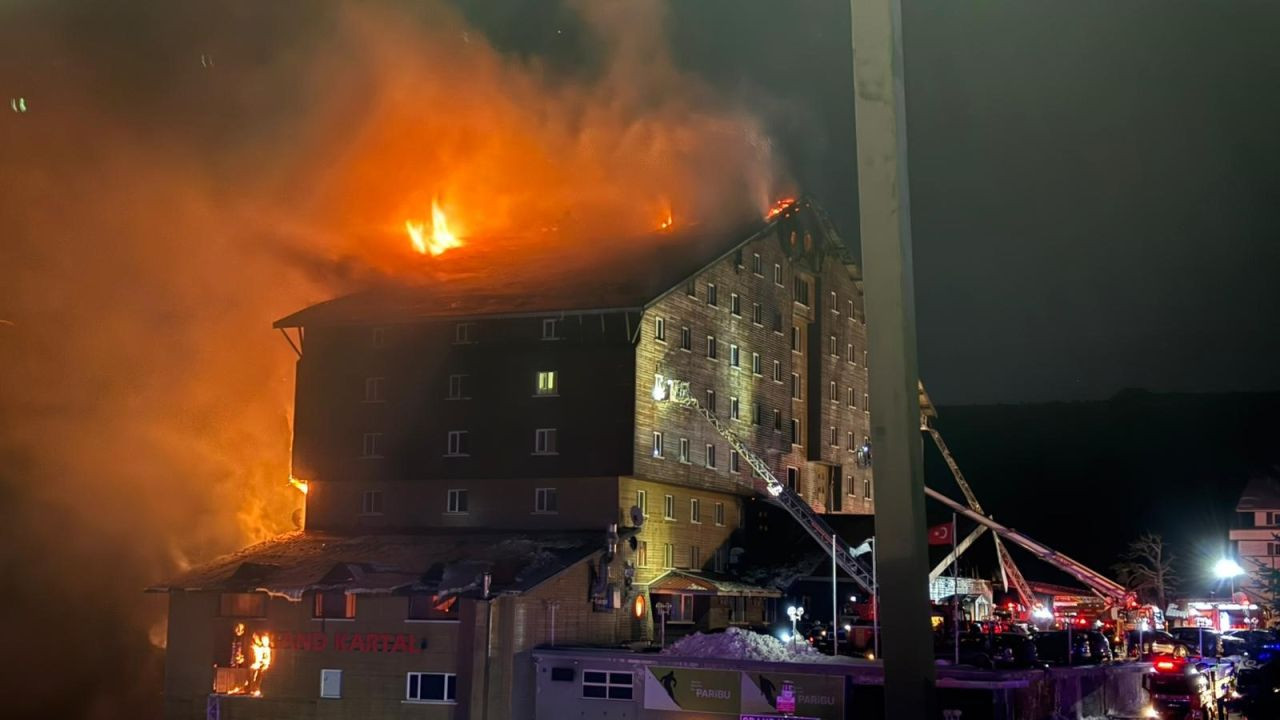 Kartalkaya’daki Otel Yangınında Dehşet Anları: “Battaniye Getirin, Bebeğimi Atacağım” - Sayfa 9