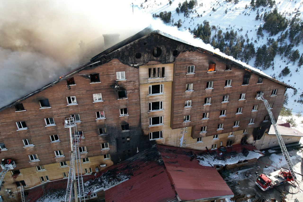 Kartalkaya’daki Otel Yangınında Çökme Tehlikesi: Ekipler Müdahaleye Devam Ediyor - Sayfa 10