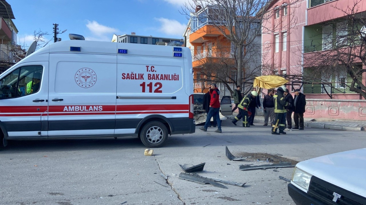 Karaman’da Otomobil ile Minibüs Çarpıştı: 1 Yaralı