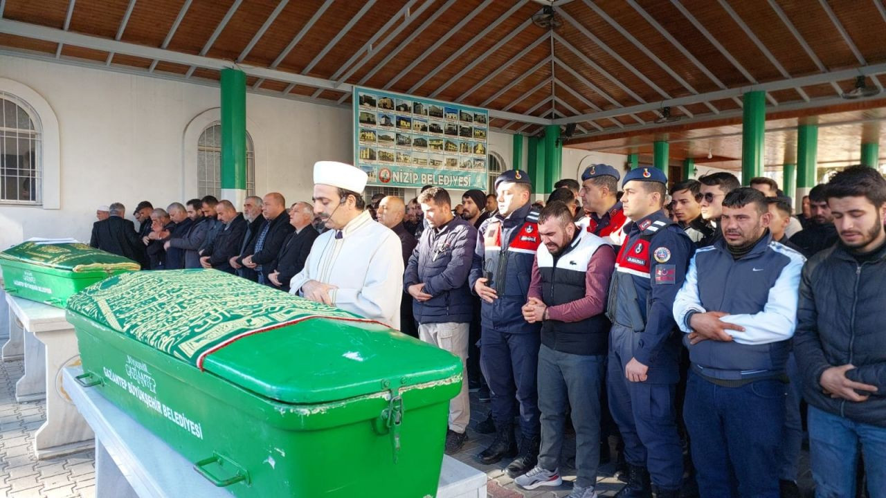 Gaziantep’te Yangında Hayatını Kaybeden İki Kardeş Defnedildi - Sayfa 4