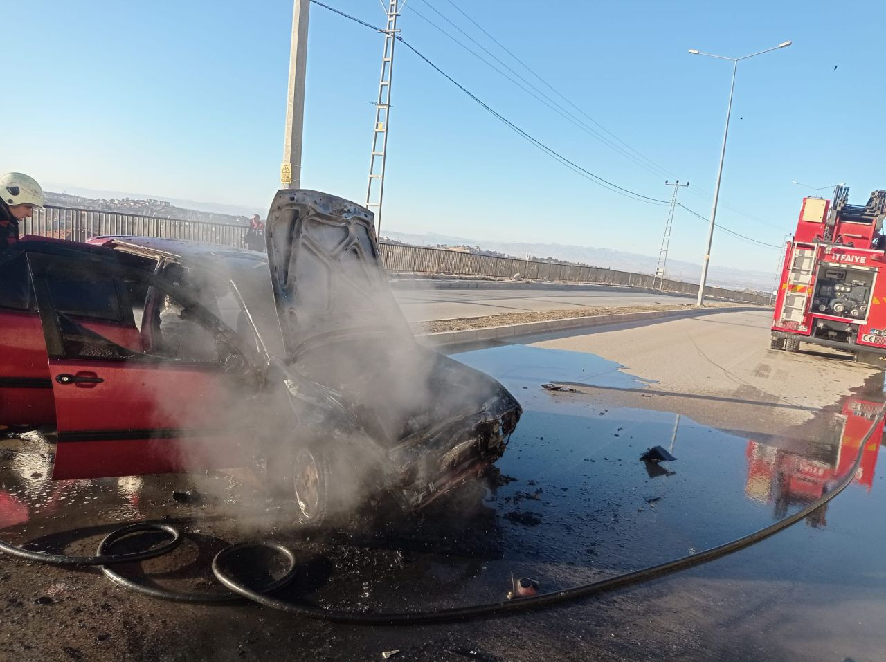 Malatya’da Kaza Sonrası Alev Alan Otomobil Kullanılamaz Hale Geldi - Sayfa 3