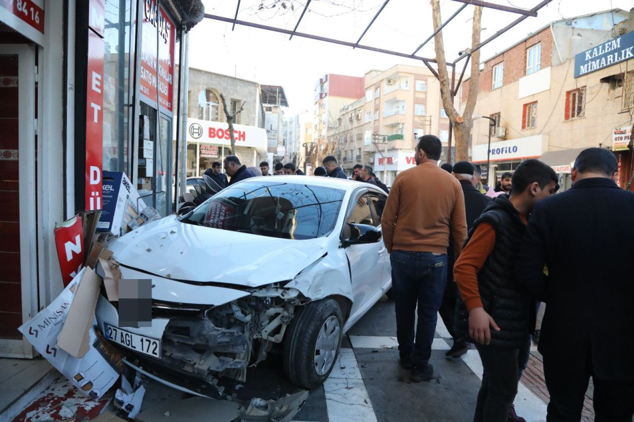 Şanlıurfa'da Savrulan Otomobil Baba ve Oğluna Çarptı - Sayfa 2