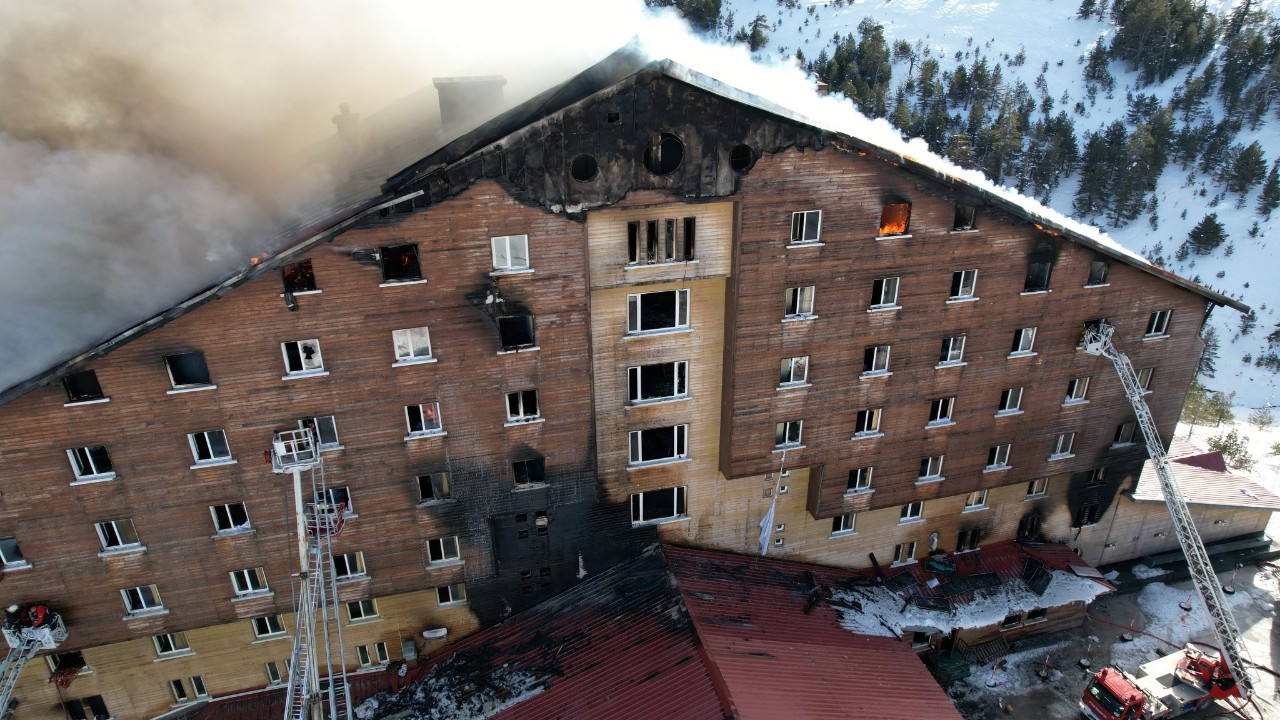 Bolu'daki otel yangınında vefat eden Gültekin Ailesi fertleri, son yolculuğuna uğurlanıyor