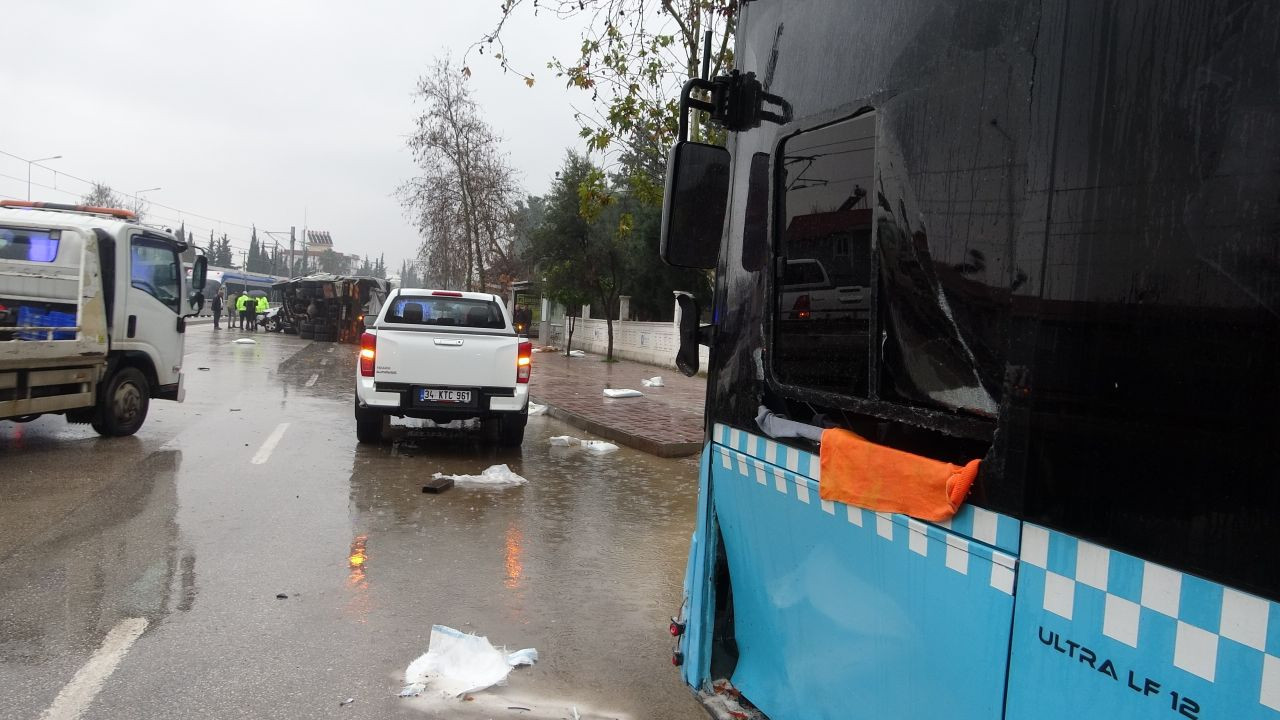 Gübre yüklü kamyon çarpıştığı otomobili metrelerce sürükleyip üzerine devrildi - Sayfa 10