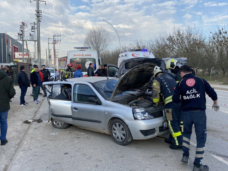 Kocaeli''de feci kaza! Araçlar hurdaya döndü - Sayfa 4