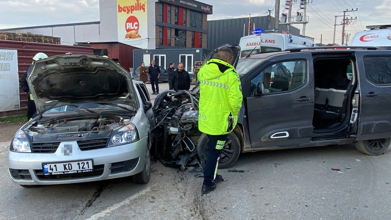 Kocaeli''de feci kaza! Araçlar hurdaya döndü - Sayfa 5