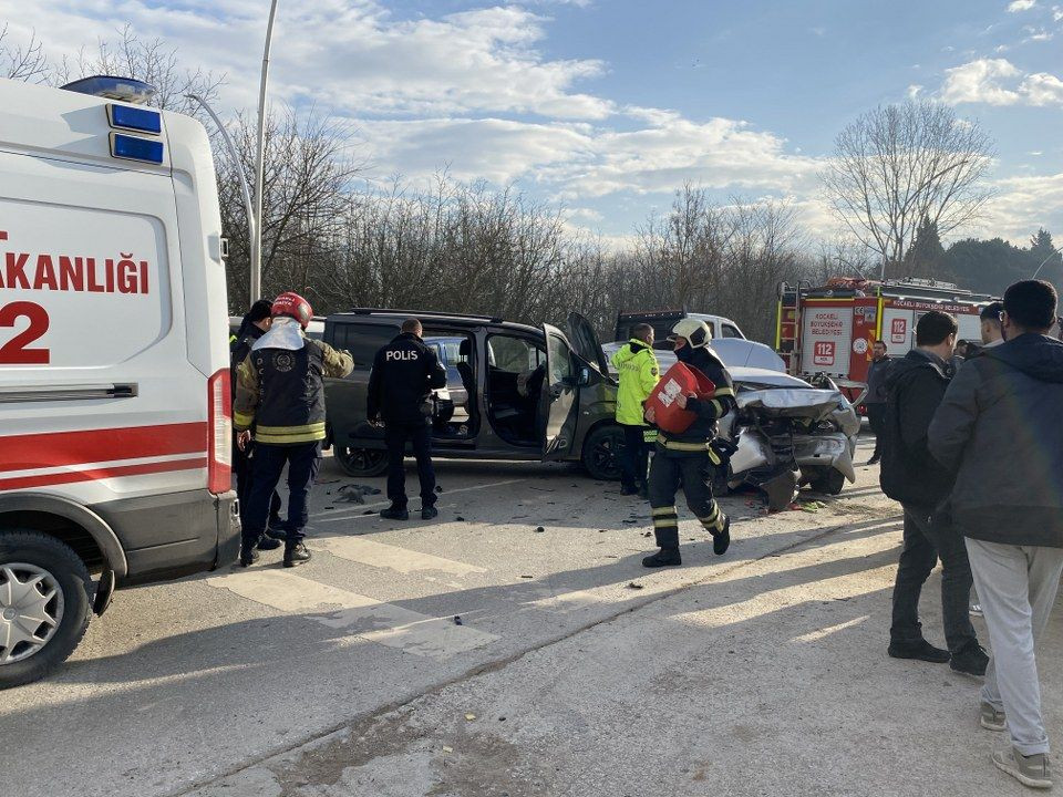 Kocaeli''de feci kaza! Araçlar hurdaya döndü - Sayfa 6