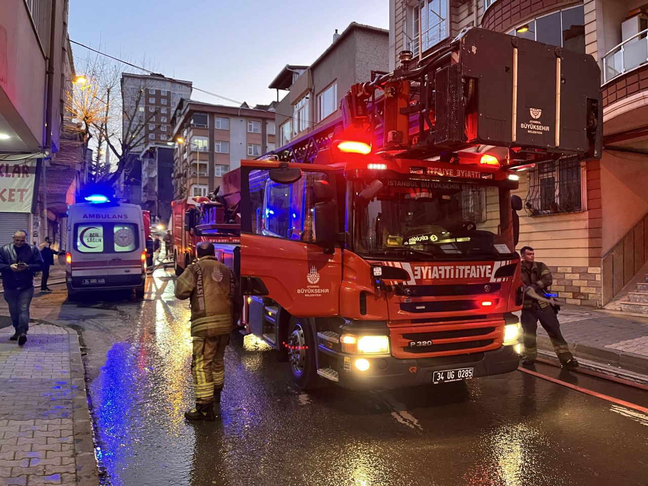 Gaziosmanpaşa’da 5 Katlı Binanın Çatısında Korkutan Yangın - Sayfa 2