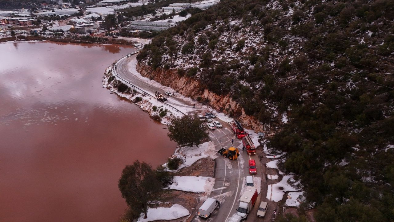 Antalya Demre’de Şiddetli Dolu ve Sel Felaketi: Seralar Zarar Gördü - Sayfa 1