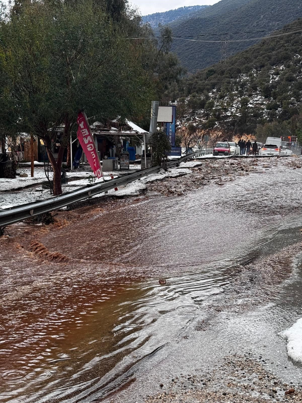 Antalya Demre’de Şiddetli Dolu ve Sel Felaketi: Seralar Zarar Gördü - Sayfa 11