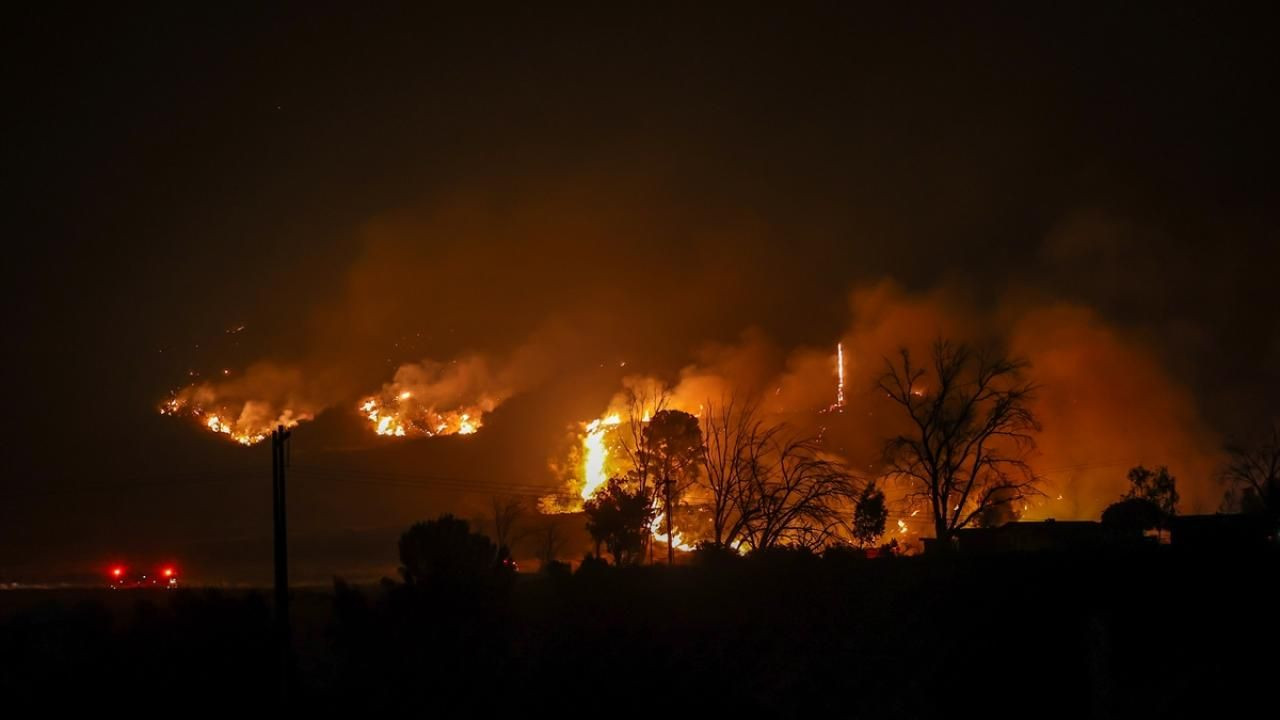 Los Angeles’te Yangın Büyüyor: Bin Hektarlık Alan Alevlere Teslim Oldu - Sayfa 2