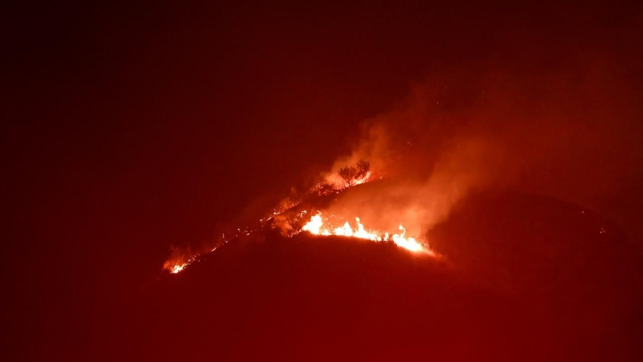 Los Angeles’te Yangın Büyüyor: Bin Hektarlık Alan Alevlere Teslim Oldu - Sayfa 3