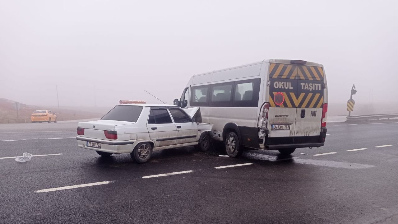 Kırıkkale’de Minibüs ve Otomobil Çarpıştı: 1 Yaralı - Sayfa 1