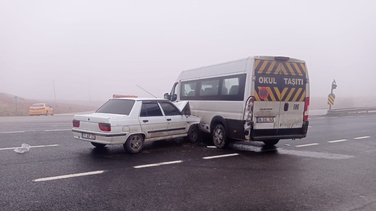 Kırıkkale’de Minibüs ve Otomobil Çarpıştı: 1 Yaralı