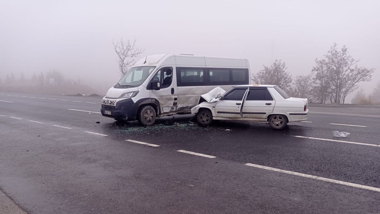 Kırıkkale’de Minibüs ve Otomobil Çarpıştı: 1 Yaralı - Sayfa 2