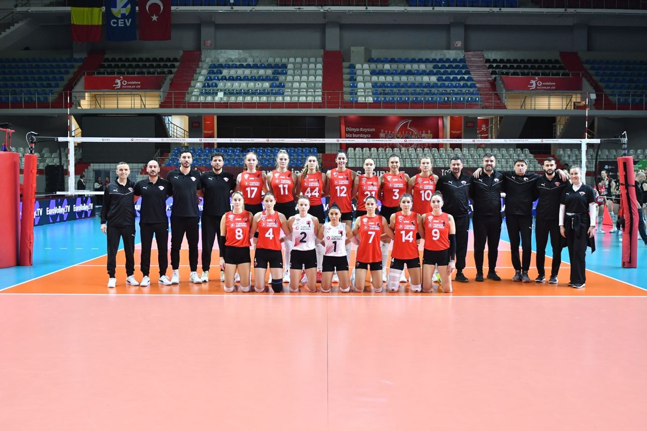 Türk Hava Yolları Kadın Voleybol Takımı Çeyrek Finalde - Sayfa 1