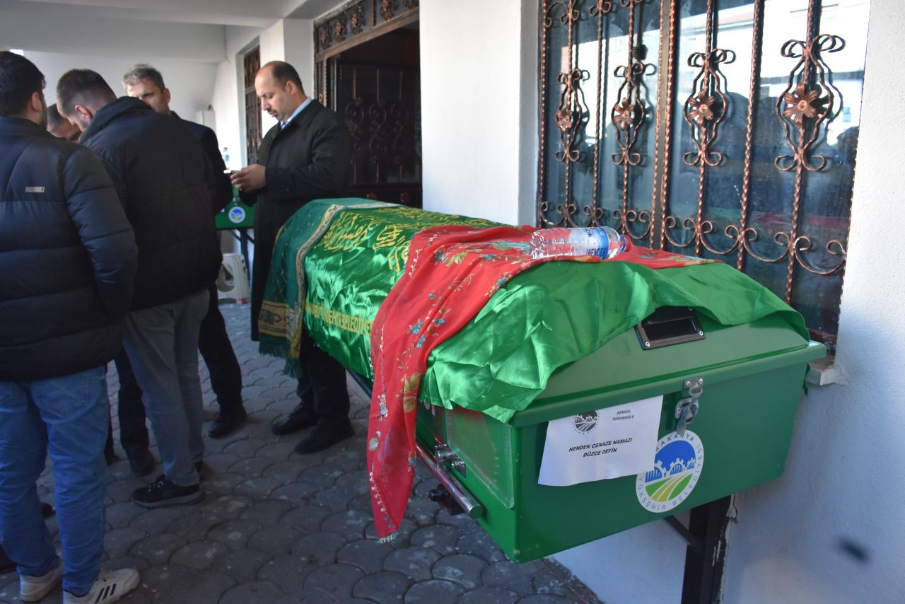 Feci Kazada Hayatını Kaybeden Anne ve Kızı Son Yolculuğuna Uğurlandı - Sayfa 5