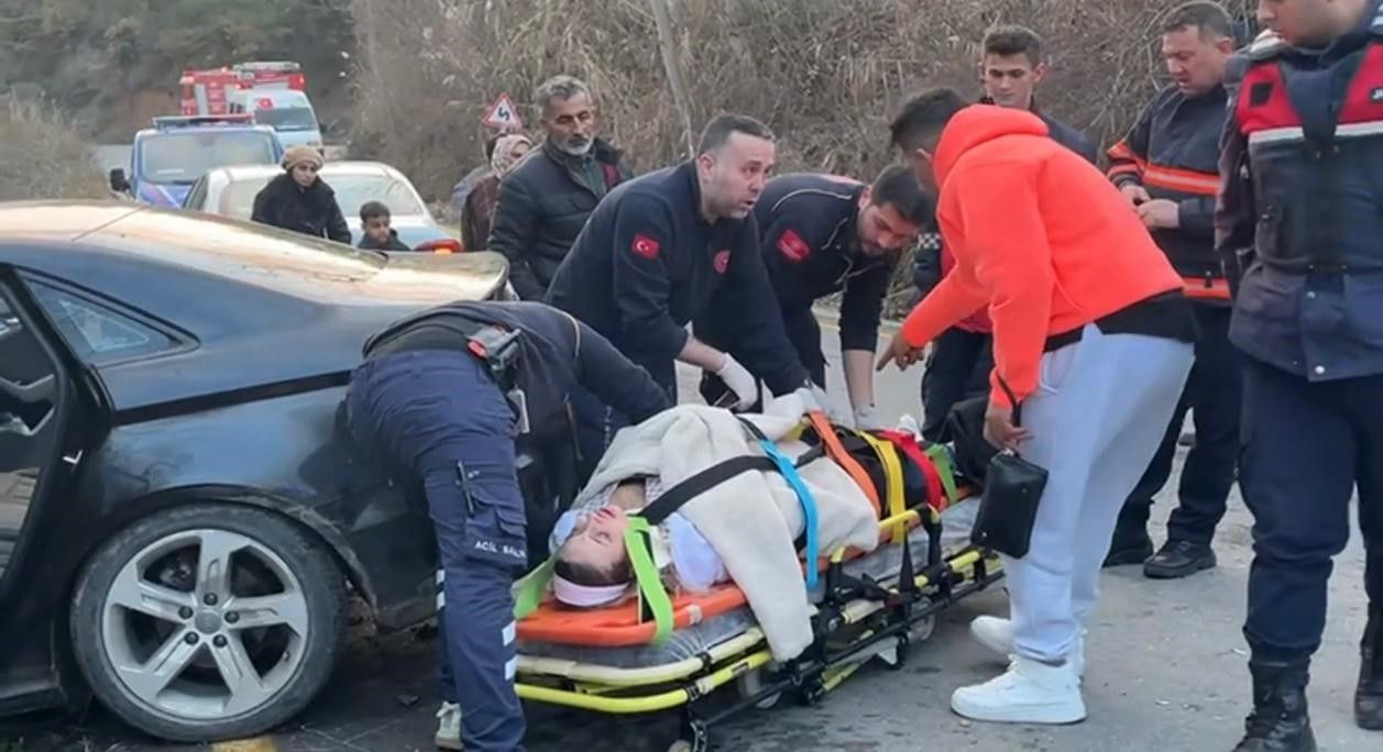 Pamukova’da Otomobil Ağaca Çarptı: 1 Yaralı - Sayfa 1