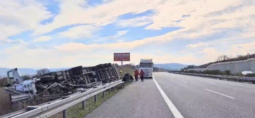 İstanbul-İzmir Otoyolu’nda Devrilen Tırdan Sıkışan Sürücü Kurtarıldı - Sayfa 2