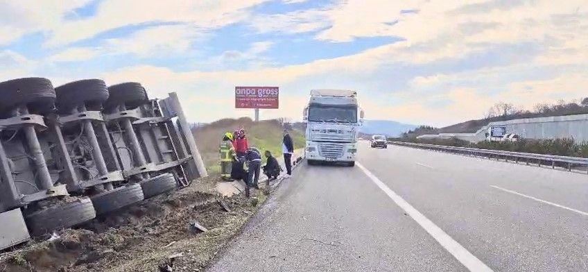 İstanbul-İzmir Otoyolu’nda Devrilen Tırdan Sıkışan Sürücü Kurtarıldı - Sayfa 5