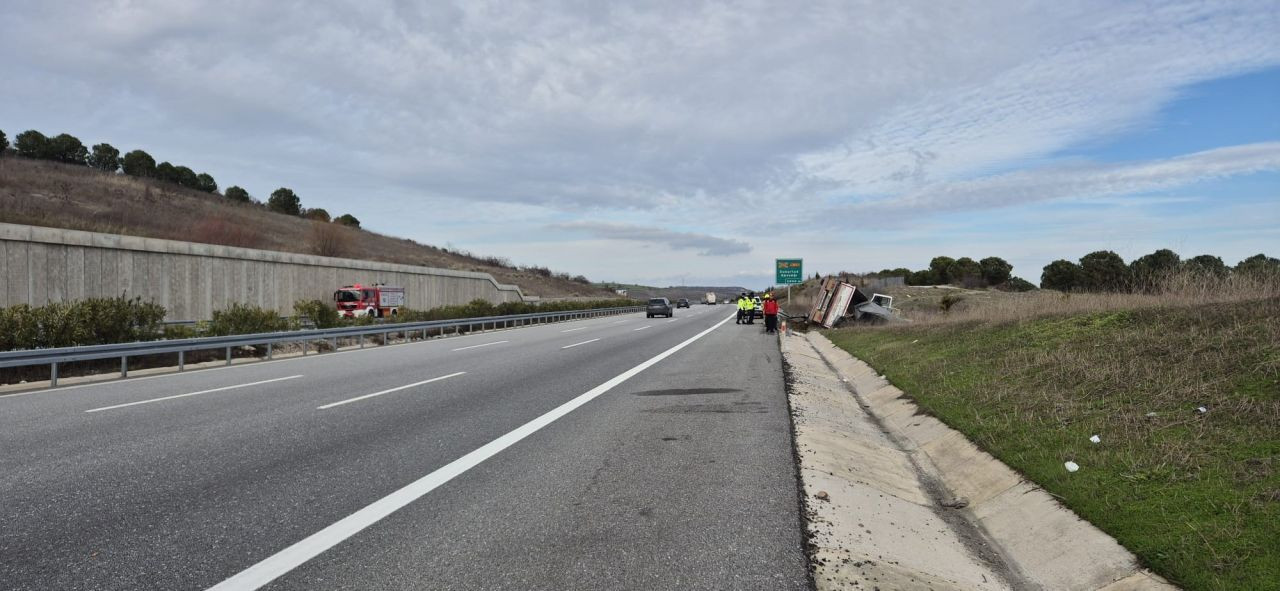 İstanbul-İzmir Otoyolu’nda Devrilen Tırdan Sıkışan Sürücü Kurtarıldı - Sayfa 6