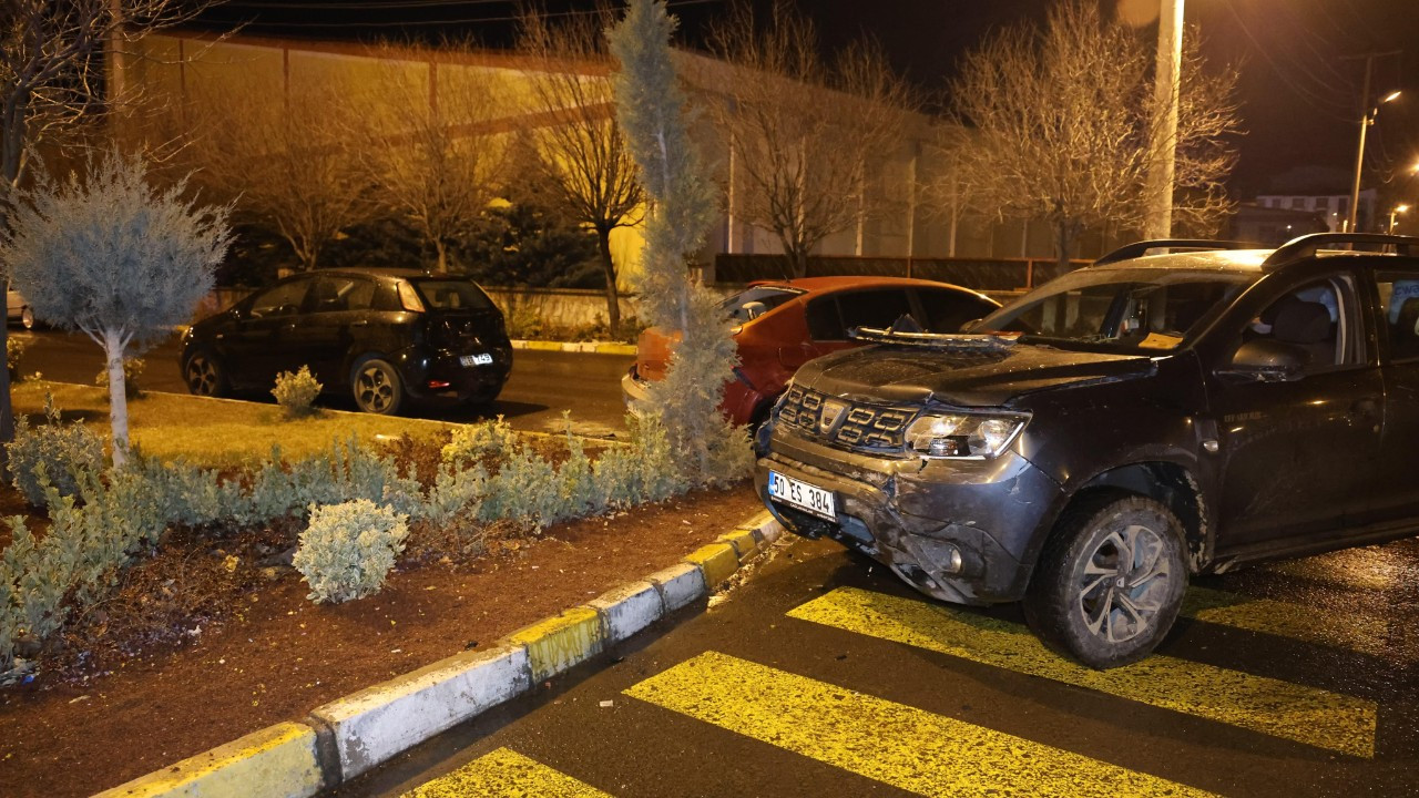 Nevşehir'de Üç Otomobilin Karıştığı Kazada 2 Yaralı