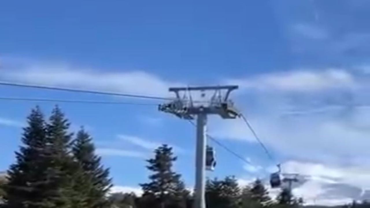 Bursa'da Teleferik Aksadı: Yolcular Havada Dakikalarca Asılı Kaldı