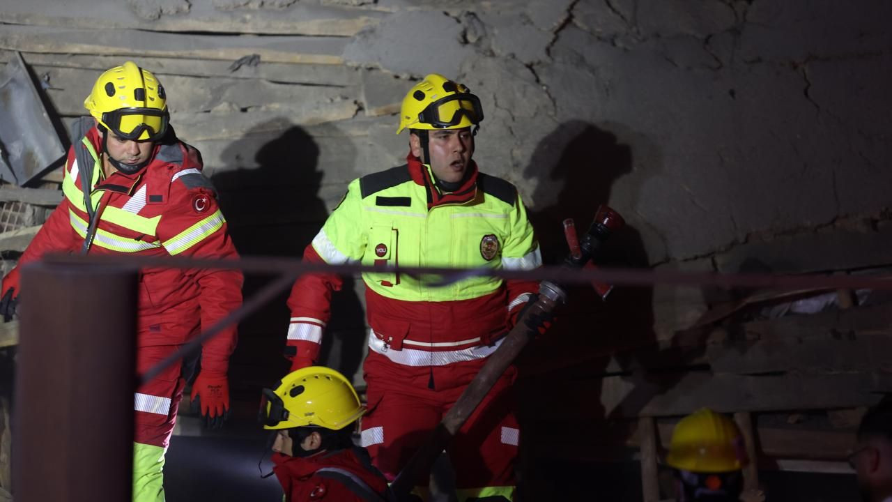 Konya’da Çöken Binada Arama Kurtarma Sürüyor: 1 Kişinin Cansız Bedenine Ulaşıldı - Sayfa 11