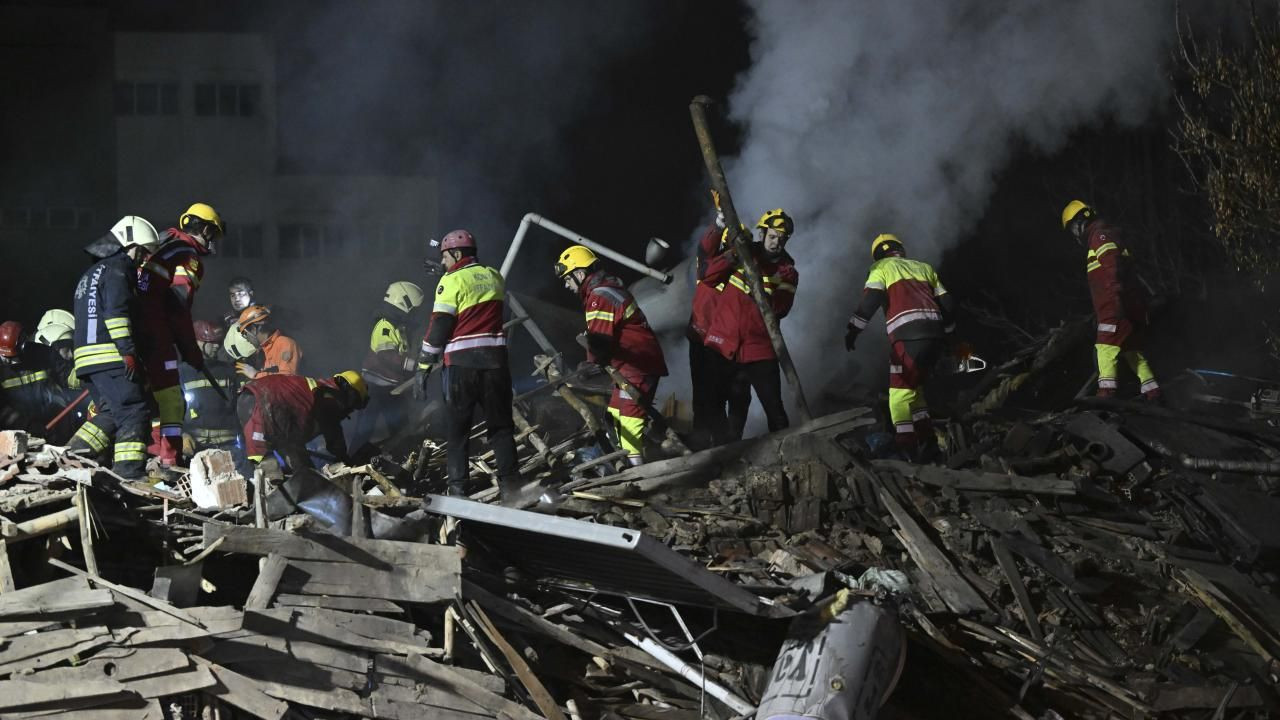 Konya'da Yıkılan Binada Dehşet Anları: "Sesler Geliyordu, Bir Anda Çöktü" - Sayfa 12