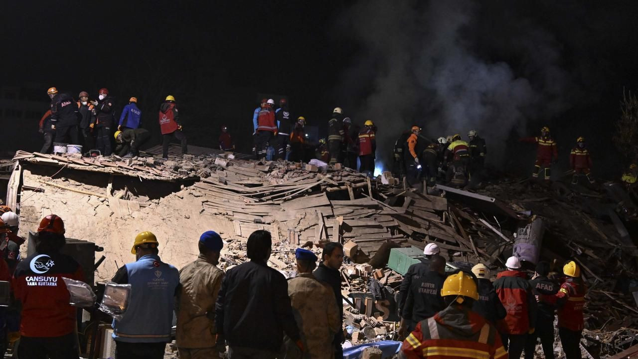 Konya’da Çöken Binada Arama Kurtarma Sürüyor: 1 Kişinin Cansız Bedenine Ulaşıldı - Sayfa 2