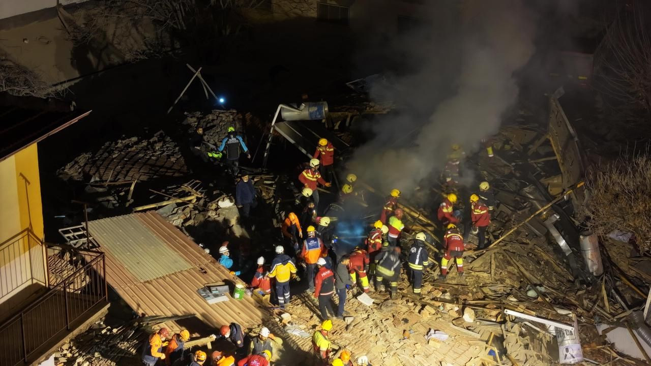 Konya’da Çöken Binada Kahramanlık Hikayesi: Zillere Basarak Herkesi Uyandırdı - Sayfa 8
