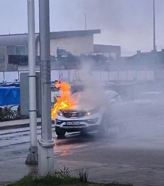 Komşuda seyir halindeki araç alevlere teslim oldu - Sayfa 3